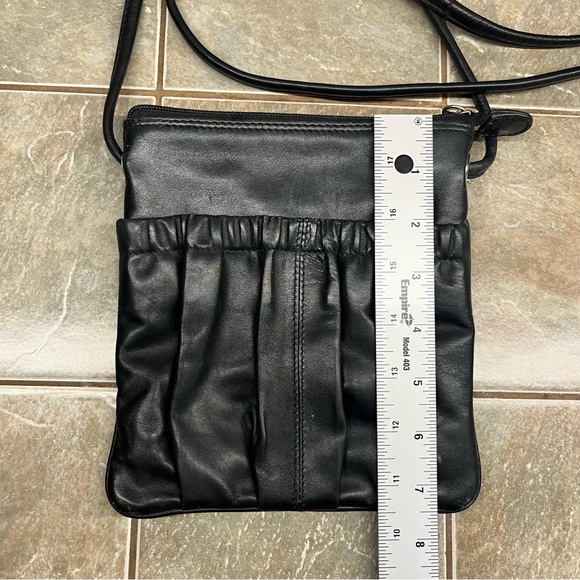 Vintage ILI New York Black Leather Crossbody Bag - Picture 11 of 11